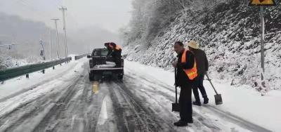 除雪保畅！曾都区交通运输局在行动