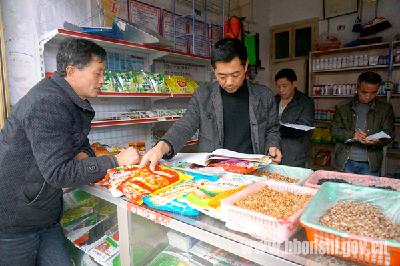 新塘乡规范农资市场秩序保春耕生产