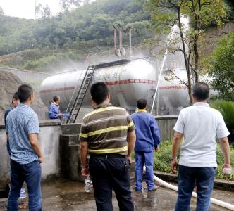 市燃气办联合多部门开展液化石油气站泄露应急救援演练