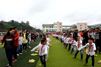 小渡船：硒都实小家校携手助力孩子成长