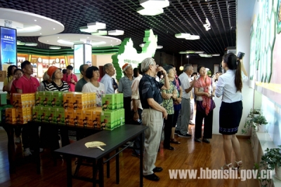 “万人健康硒游”活动精彩揭幕