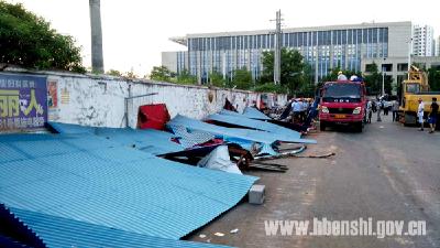 恩施市依法拆除违法建筑