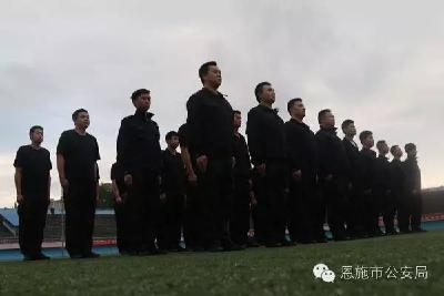 160名民警奔赴恩施市体育中心参加应急处突集训
