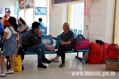 （创卫在行动）公共场所禁烟任重道远