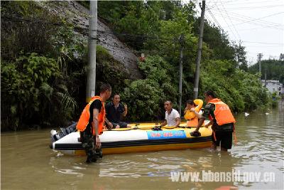 午夜暴雨突袭 道堰湾灾情得到妥善处置