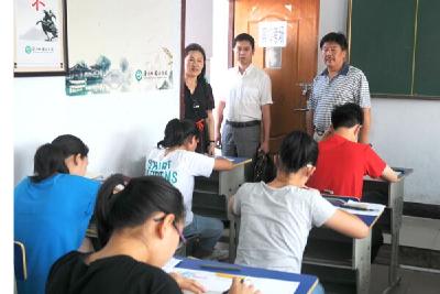 市领导巡视中央民大附中在鄂招生工作