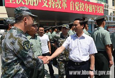 向前进、苏勇等市领导节前慰问驻地官兵