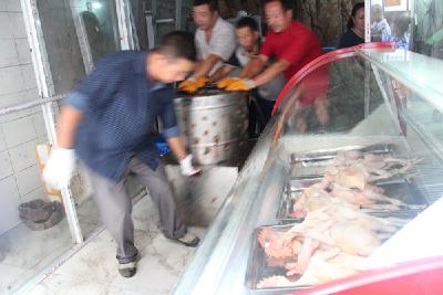 食用活禽屠宰及经营行为专项整治初见成效