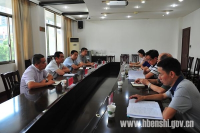 省工作组与恩施市研讨抗灾救灾工作