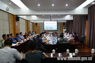 恩施市召开第17次市委常委会专题议军