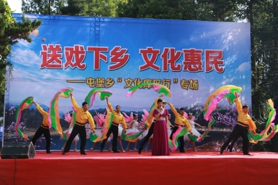 恩施市屯堡乡开展送戏下乡·文化惠民活动