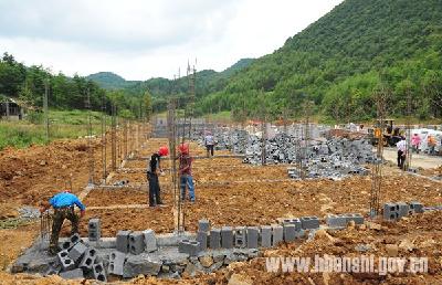 挂图作战，受灾户入冬前都能住新房