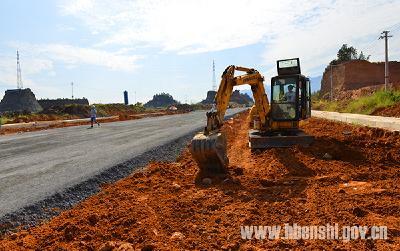 人民路西段道路工程完成近7成