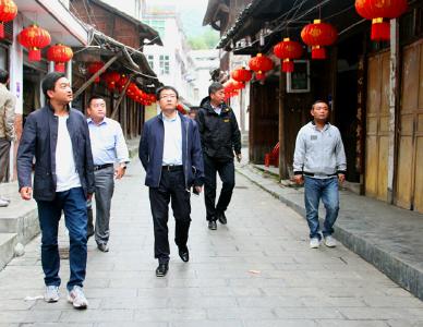 市领导到红土调研精准扶贫民间文化传承等工作