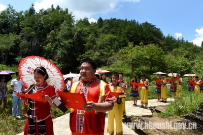 （恩施旅游,走起！)梭布垭石林重整装束迎客来