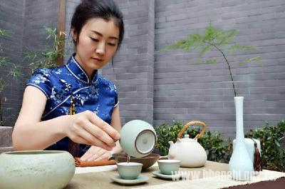 何洁：一品香茗百魅生