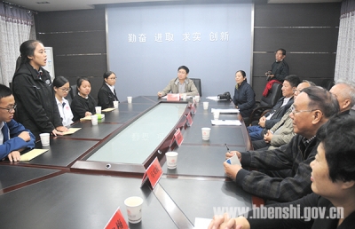 省直机关关工委到恩施开展爱心助学活动