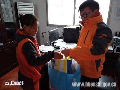 麦田计划爱心使者情暖新塘贫困学子