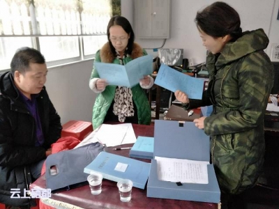 深入基层，扎实推进精准扶贫、综治维稳及计划生育等多项工作