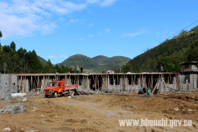 （精准扶贫乡镇行）搬来安居乐