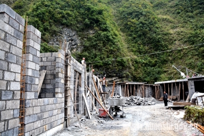 异地断穷根 搬迁奔富路