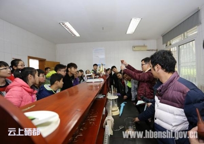 恩施市三中化学科技活动走出课堂