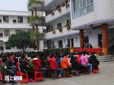 恩施市新塘乡启动普法宣传月活动
