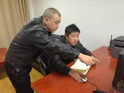 深夜 一起交通事故惊动4警种数十名警力