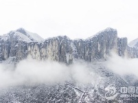 （锐眼看恩施）雪润峡谷如水墨