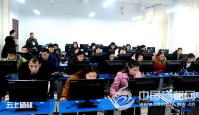 白　果：公开选拔后备干部