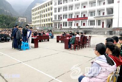 恩施市开展模拟法庭进校园活动