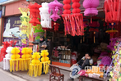 崔　坝：居民快乐“耍花朝”（图）
