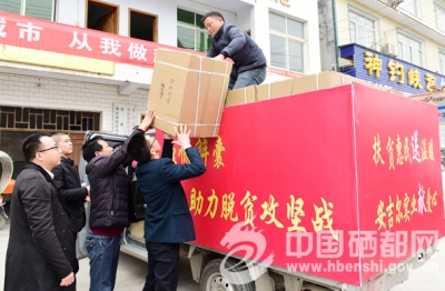 （精准扶贫）爱心企业为行政村赠送净水设备（图）