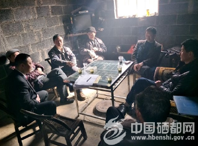 新　塘：流动法庭为赡养　村委悉心化心结（图）
