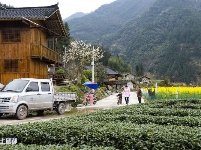 旅游扶贫促旧铺变“热炕”