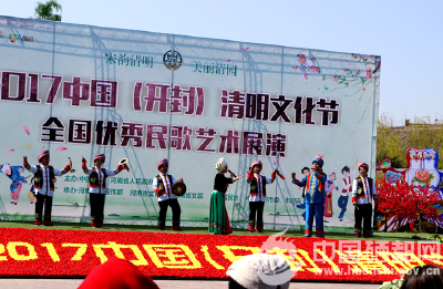 恩施市“薅草锣鼓”参加全国民歌展演