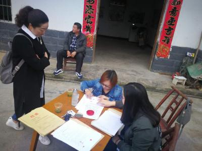 庭审“搬”到农家屋场 市法院便民调解获赞