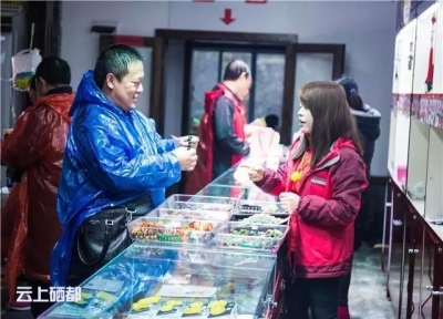 这群杭州人组团刷恩施大峡谷，准备干嘛？