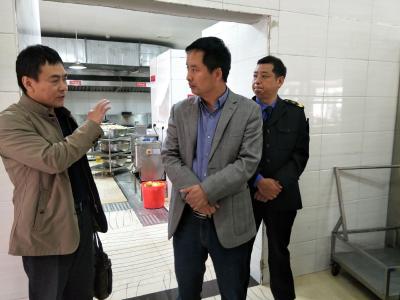 小渡船：开展学校食堂食品安全“回头看”