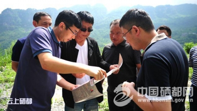 娃哈哈集团考察恩施市富硒矿泉水资源