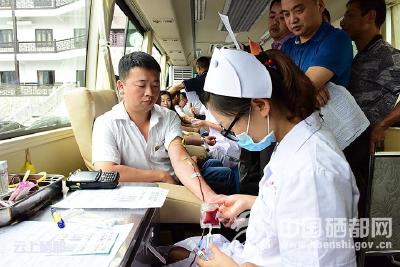 沐　抚：干群踊跃献血献爱心