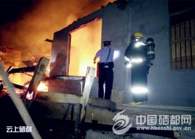 板　桥：民房失火 七旬老汉被成功救出（图）