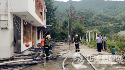 屯　堡：民房突发火灾 及时抢险排除“火雷”