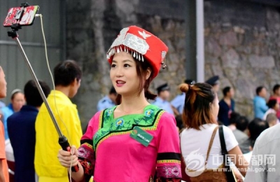 （情定女儿会）女儿会上的拍客