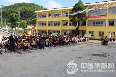 崔家坝：加强家校联系 助力教育精准扶贫（图）