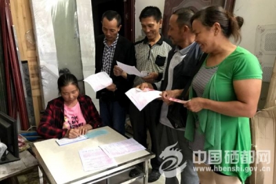 新　塘：为1259户计生家庭办理意外伤害保险（图）