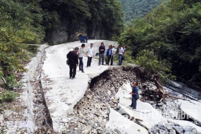 抢修高山蔬菜运输线（图）