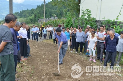 屯　堡：产业扶贫重科技 专家到村来助力（图）