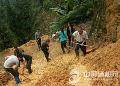 新　塘：灾后自救显决心 不等不靠弘扬正能量（图）