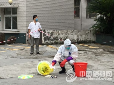 屯　堡：开展危险废物泄漏应急处置演练（图）